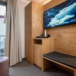 Nashi ホテル エアフルト