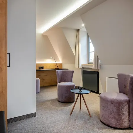 Nashi Hotel