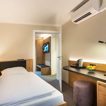 Nashi Hotell 4*